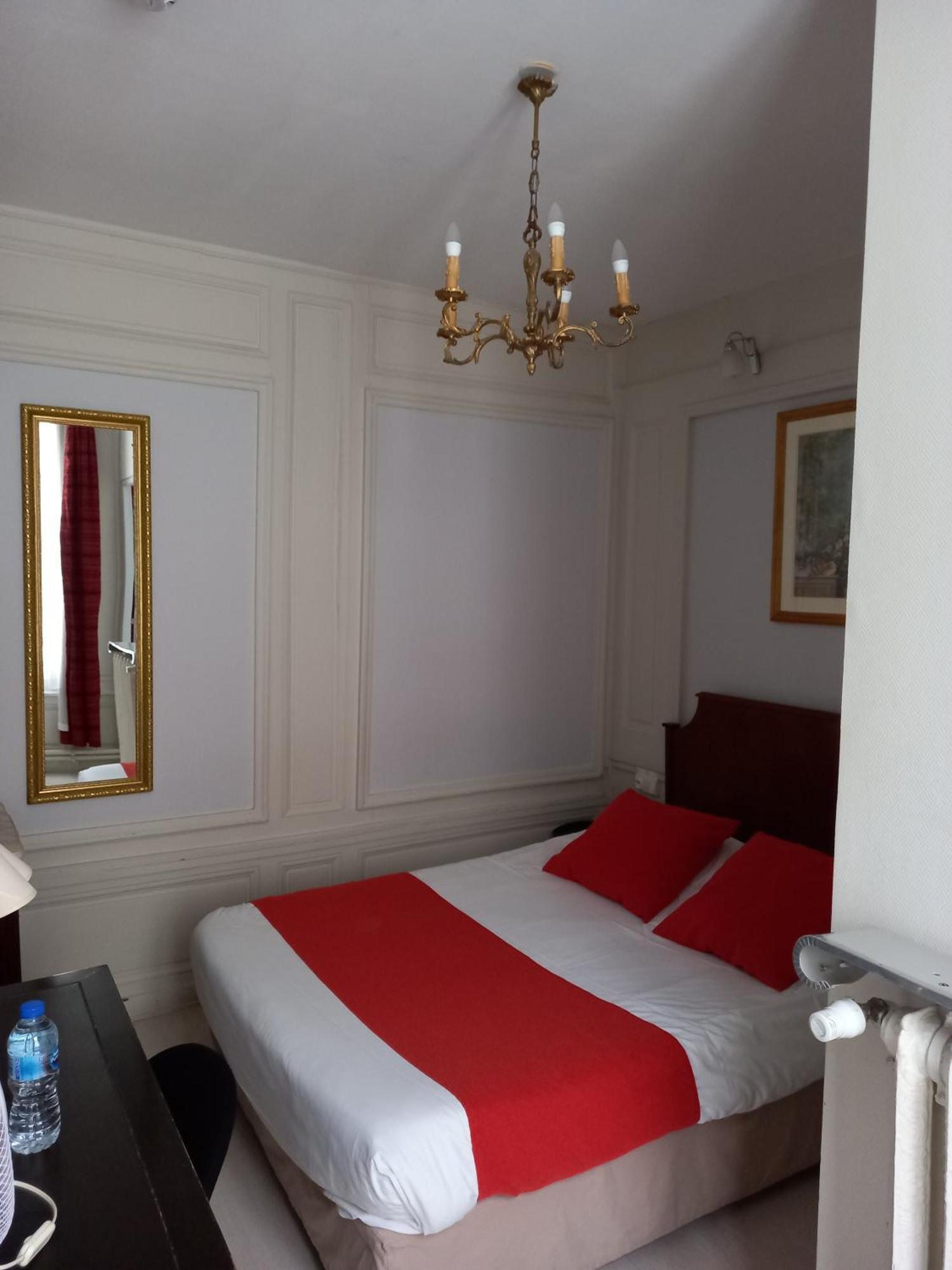 Brit Hotel Comtes De Champagne - Troyes Centre Historique Екстериор снимка