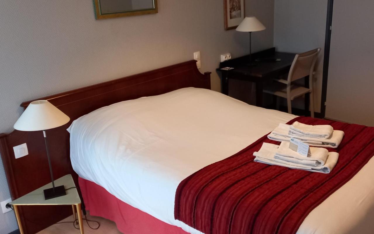 Brit Hotel Comtes De Champagne - Troyes Centre Historique Екстериор снимка