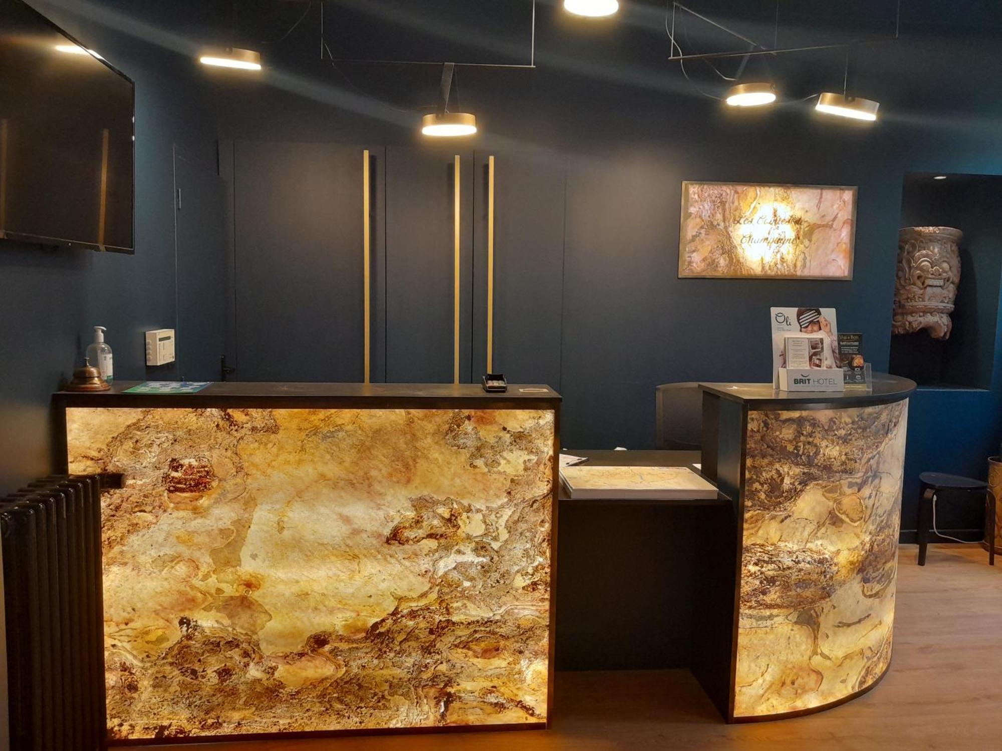 Brit Hotel Comtes De Champagne - Troyes Centre Historique Екстериор снимка
