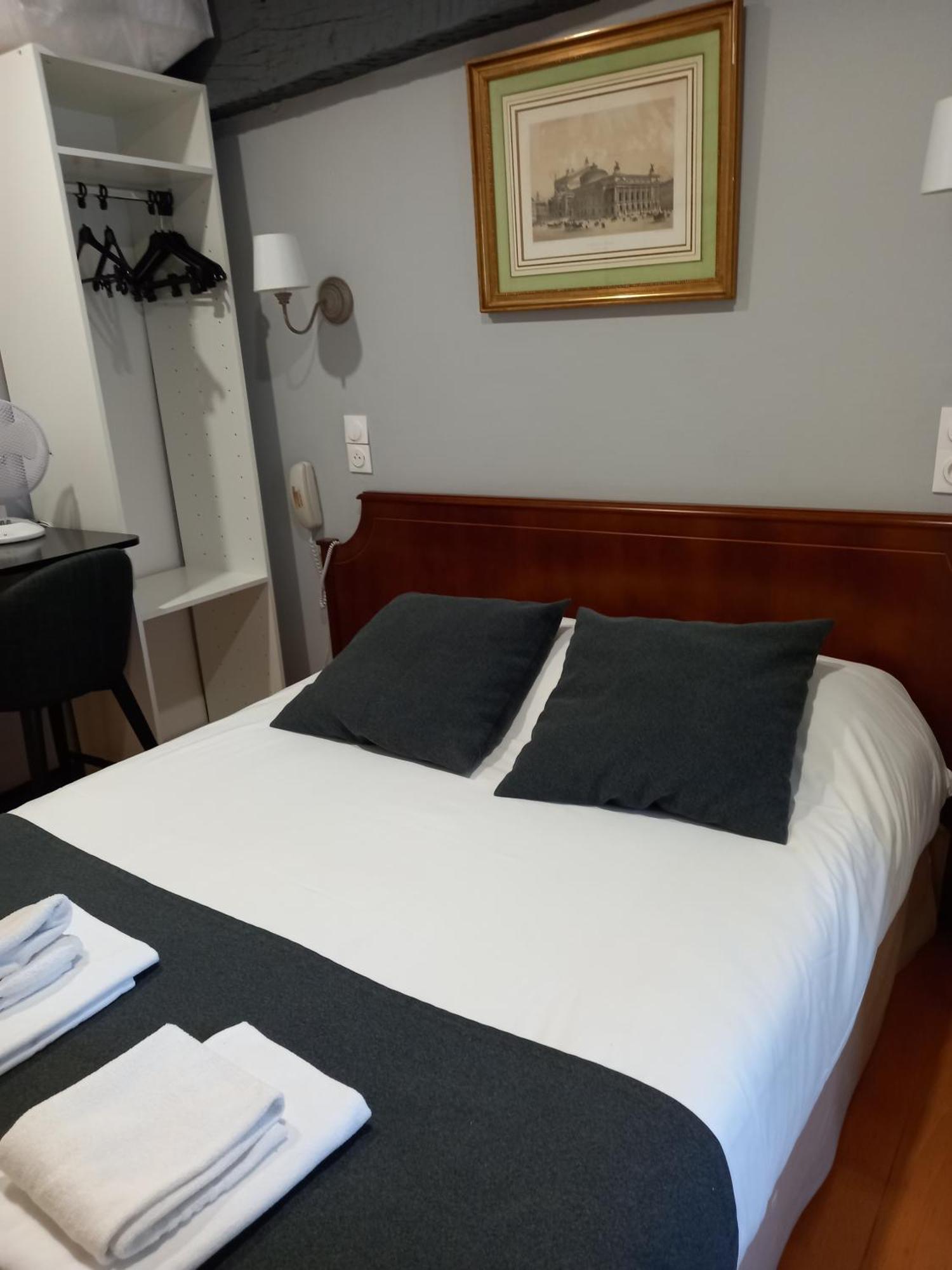 Brit Hotel Comtes De Champagne - Troyes Centre Historique Екстериор снимка