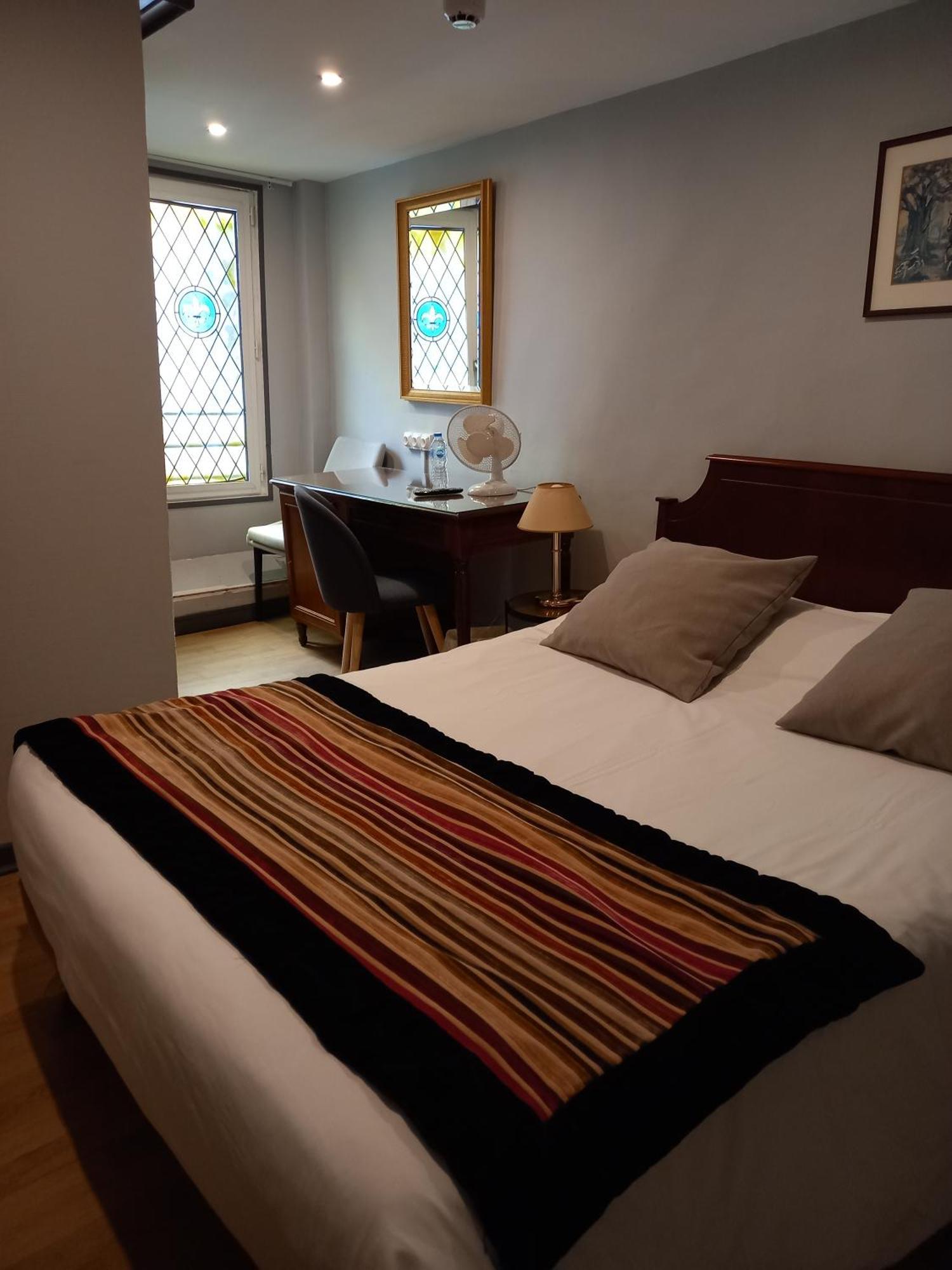 Brit Hotel Comtes De Champagne - Troyes Centre Historique Екстериор снимка