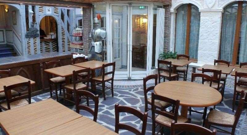 Brit Hotel Comtes De Champagne - Troyes Centre Historique Ресторант снимка